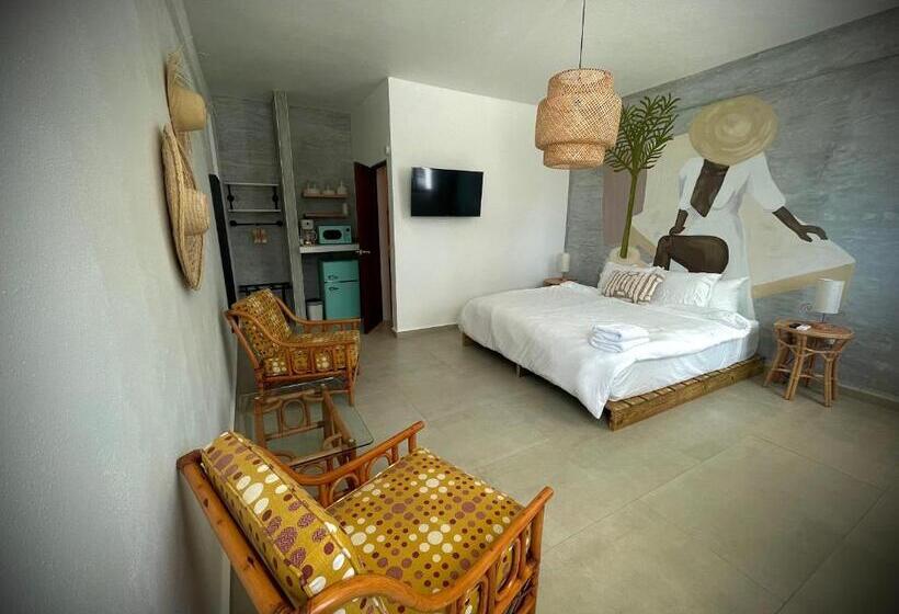 سوییت لوکس, 1 Corcega Beachfront Suites