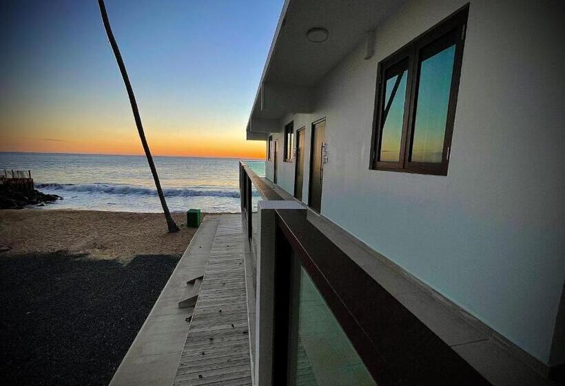 اتاق لوکس چهار تخته, 1 Corcega Beachfront Suites