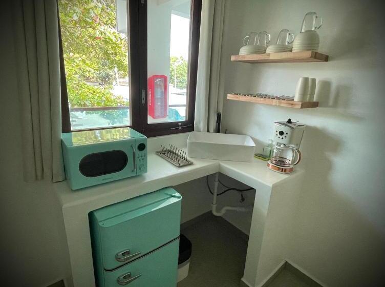 اتاق استاندارد با بالکن, 1 Corcega Beachfront Suites