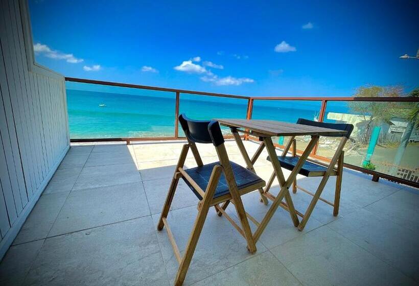سوییت, 1 Corcega Beachfront Suites