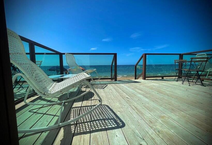 اتاق خانوادگی, 1 Corcega Beachfront Suites