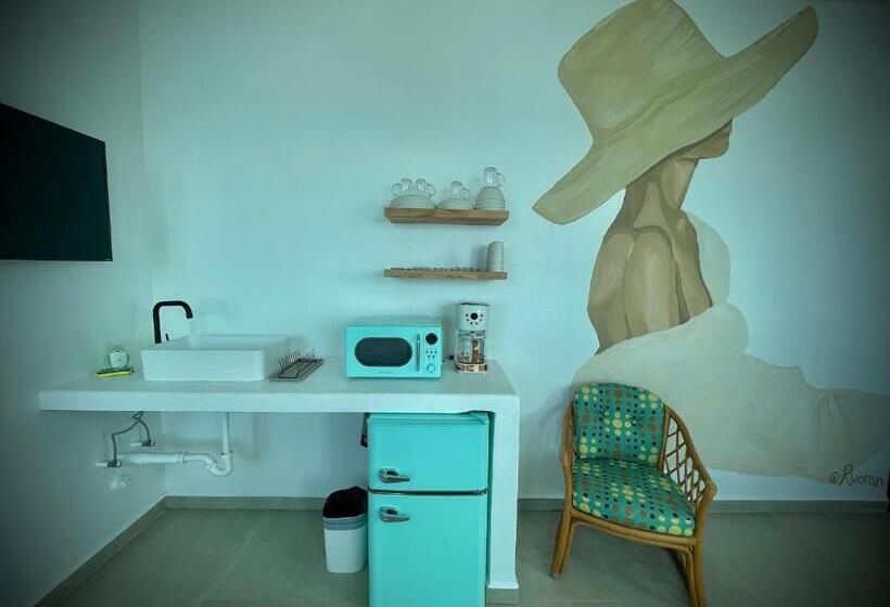 اتاق لوکس چهار تخته, 1 Corcega Beachfront Suites