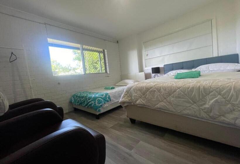 스탠다드 트리픔 룸 공동욕실, Yny Guest House
