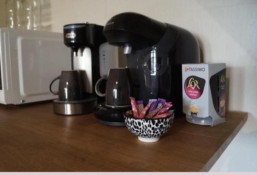 スタンダードスタジオ, Maison Des Glycines