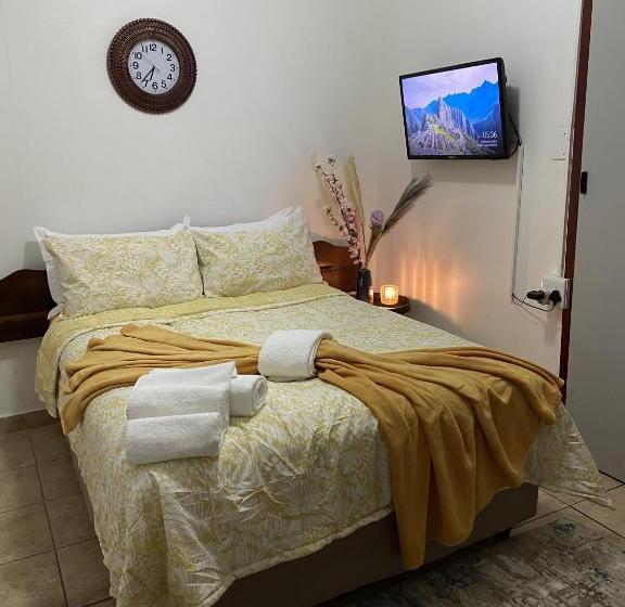 اتاق اکونومی, Nelsguest