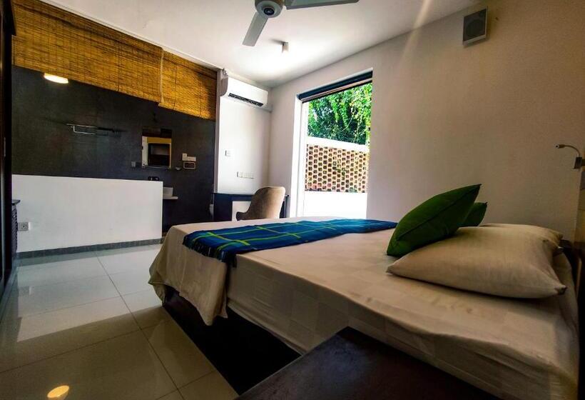 Номер Deluxe, The Yacht Villa Near Colombo International Airport