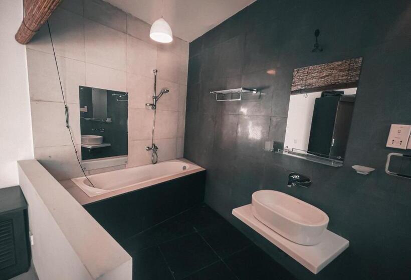 Номер Deluxe, The Yacht Villa Near Colombo International Airport