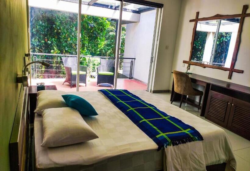 Номер Deluxe с Балконом, The Yacht Villa Near Colombo International Airport