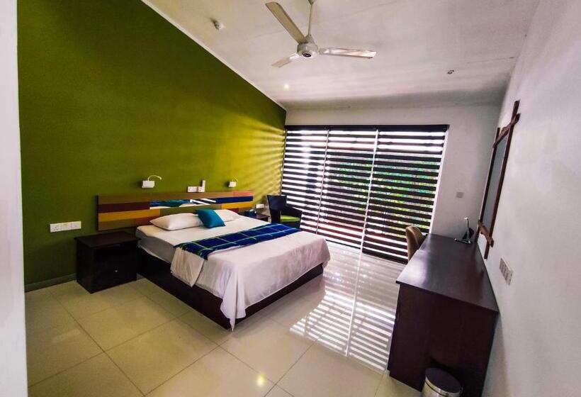Номер Deluxe с Балконом, The Yacht Villa Near Colombo International Airport