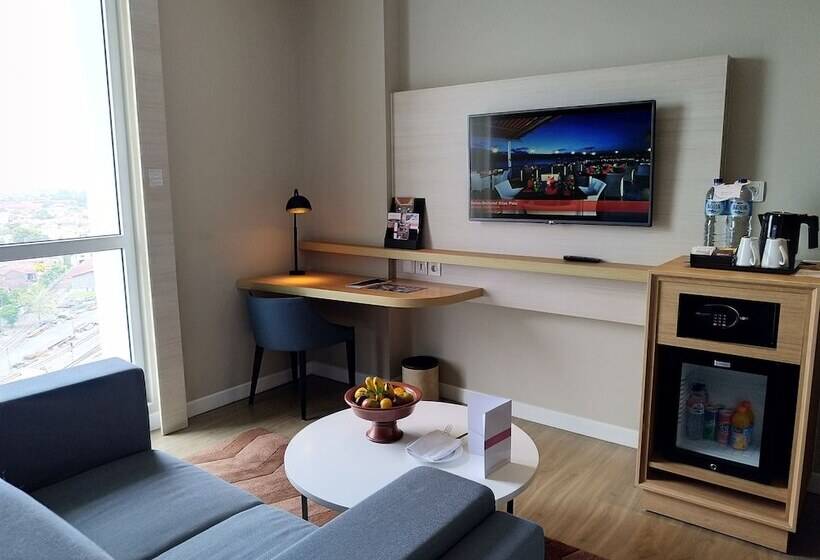 주니어 스위트, Swissbelinn Saripetojo Solo