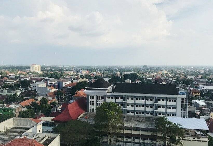 주니어 스위트, Swissbelinn Saripetojo Solo