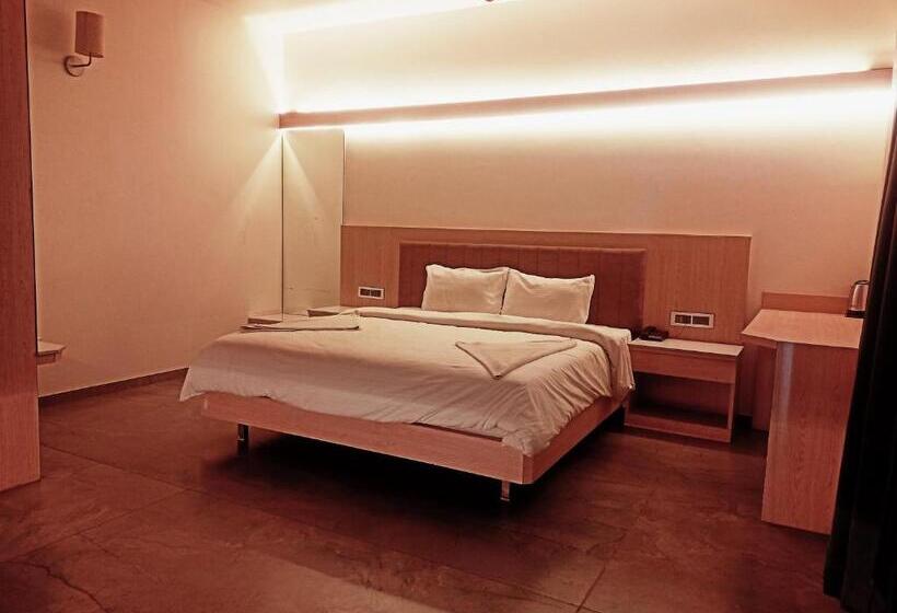 豪华房间, Treebo Sai Rekha Inn
