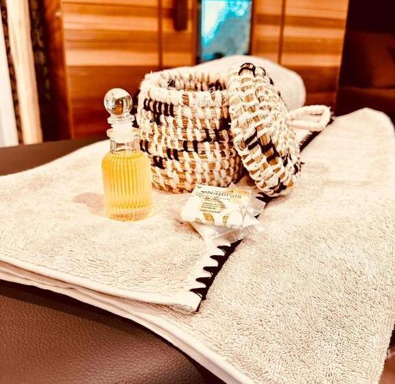 Номер Стандарт с Террасой, L Entre 2   Suite Wellness