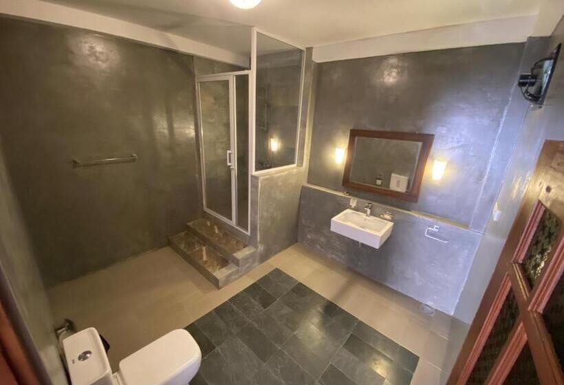 اتاق خانوادگی, Sobaway Resorts