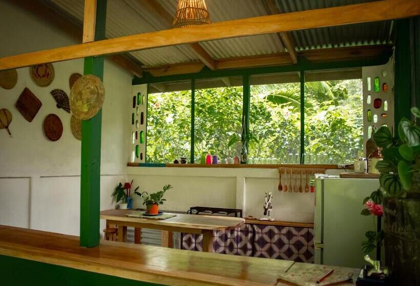 اتاق استاندارد با سرویس بهداشتی مشترک, Casa Raiz