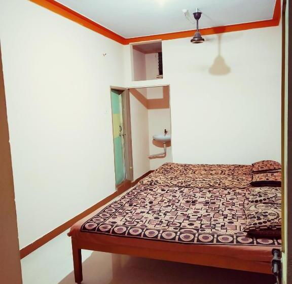 经典四人房间, Suriya Lodge