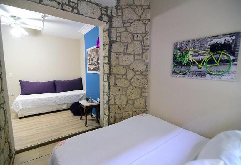 اتاق استاندارد سه نفره, Kekik Alaçatı Otel Mayko