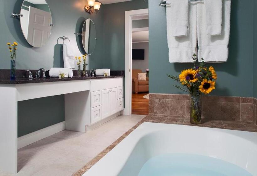 Люкс Deluxe Кровать Кинг, Wolf Cove Inn