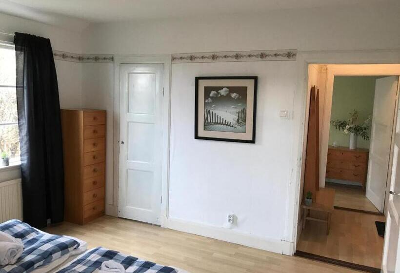 Семейный Номер, Hallandsgården Mellbystrand
