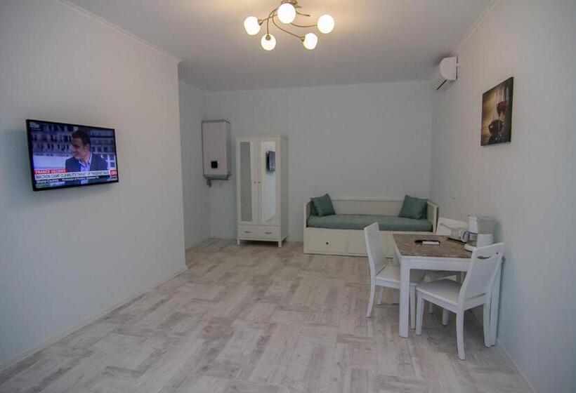 آپارتمان 1 خوابه با چشم‌انداز استخر, Marailis Mangalia