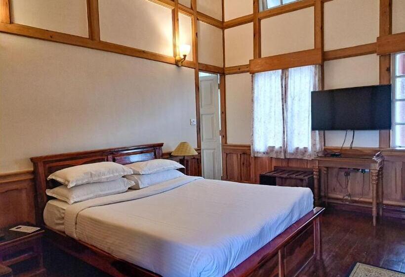Номер Deluxe, The Heritage Club   Tripura Castle