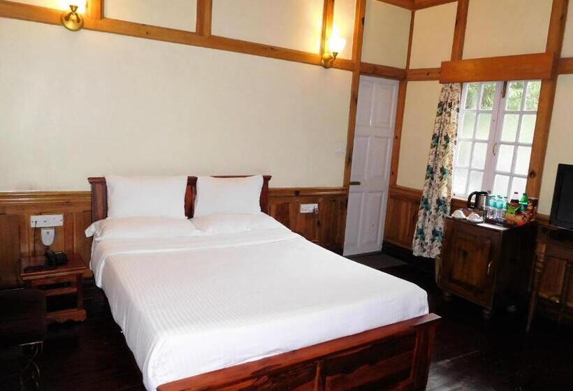 Номер Deluxe, The Heritage Club   Tripura Castle