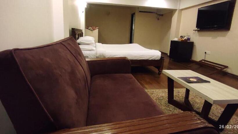 Номер Deluxe, The Heritage Club   Tripura Castle