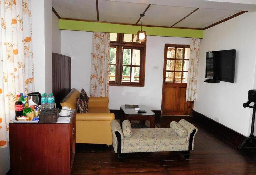 Номер Стандарт, The Heritage Club   Tripura Castle