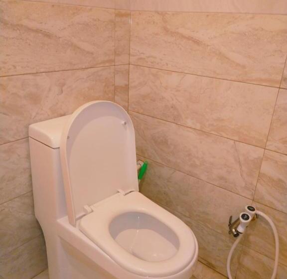 Economy Triple Room, Luxury Guest House Near Agha Khan, Karachi Airport