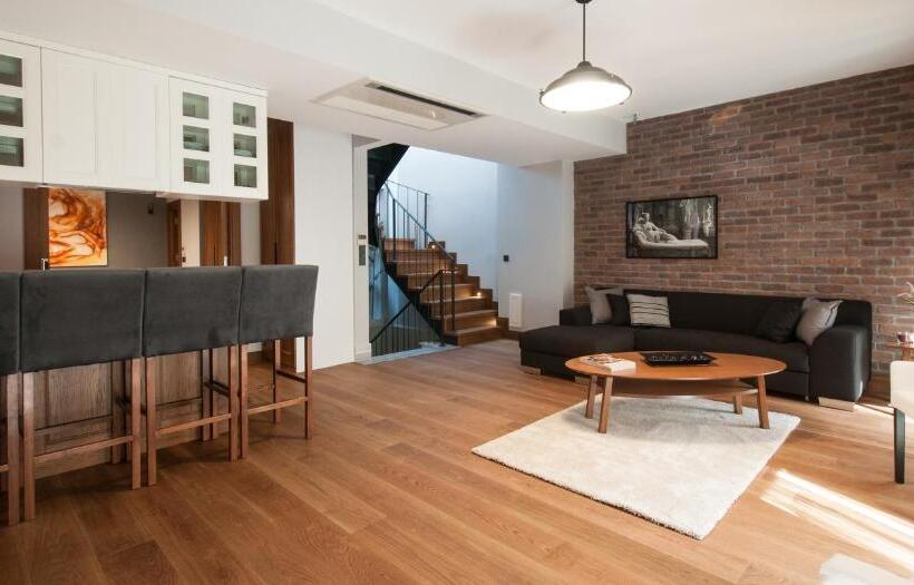 Люкс Кровать Кинг, La Casa Pera Suites
