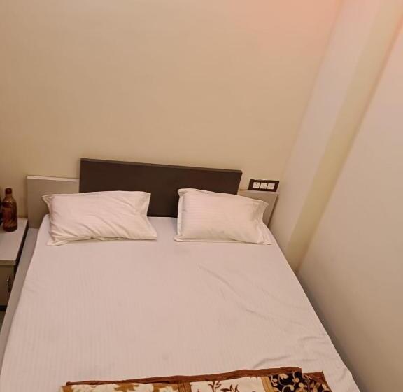 豪华房间, Raj 2 Km From Janana Hospital And 1 Km From Mds University