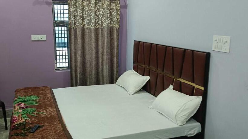 デラックストリプルルーム, Oyo Mayur Hotel & Guest House