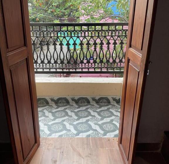 اتاق لوکس با بالکن, Lax Residency, White Town, Pondicherry