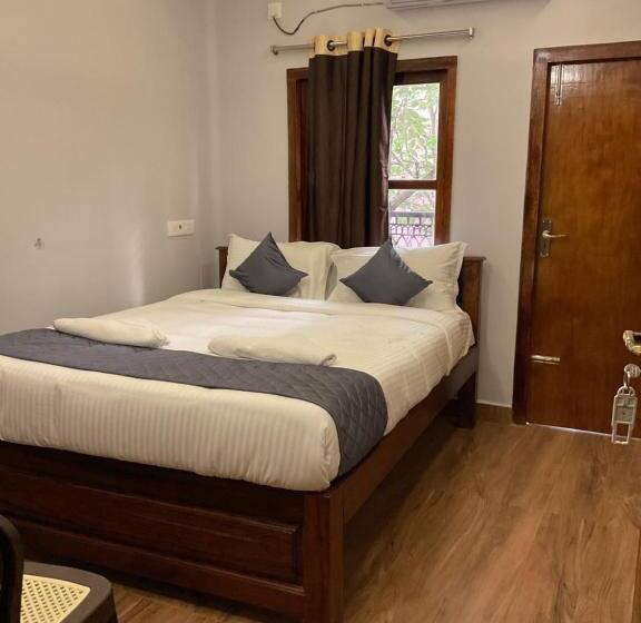 اتاق لوکس با بالکن, Lax Residency, White Town, Pondicherry