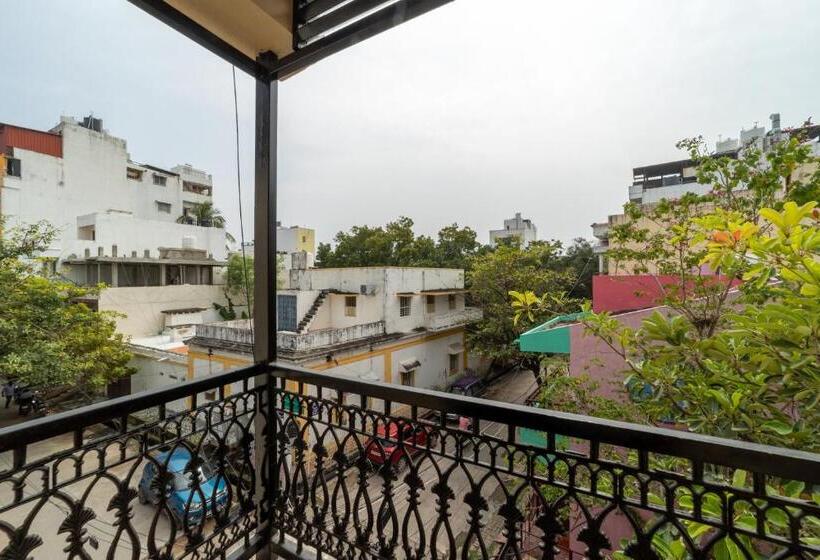 اتاق استاندارد سه تخته با بالکن, Lax Residency, White Town, Pondicherry