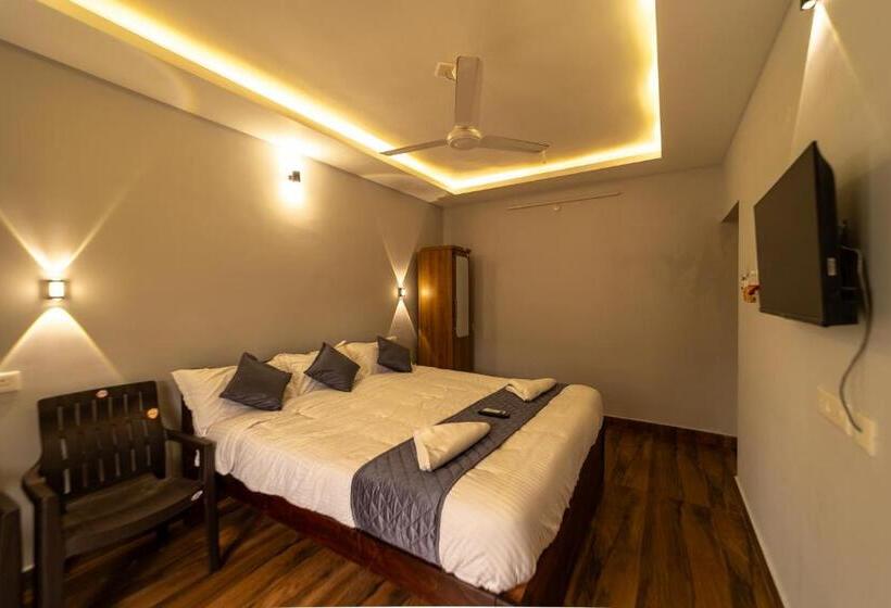 اتاق استاندارد سه تخته با بالکن, Lax Residency, White Town, Pondicherry