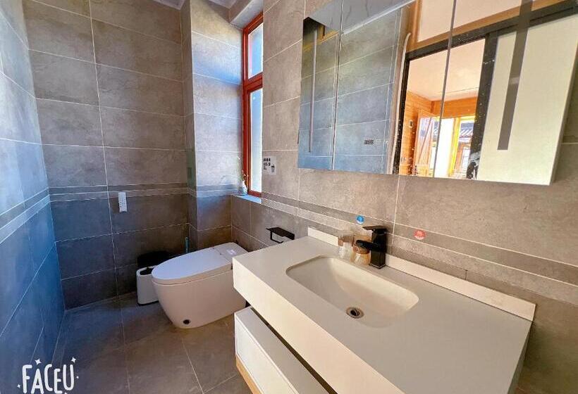 발코니가 있는 4인용 스탠다드 룸, Lijiang Shitian B&b