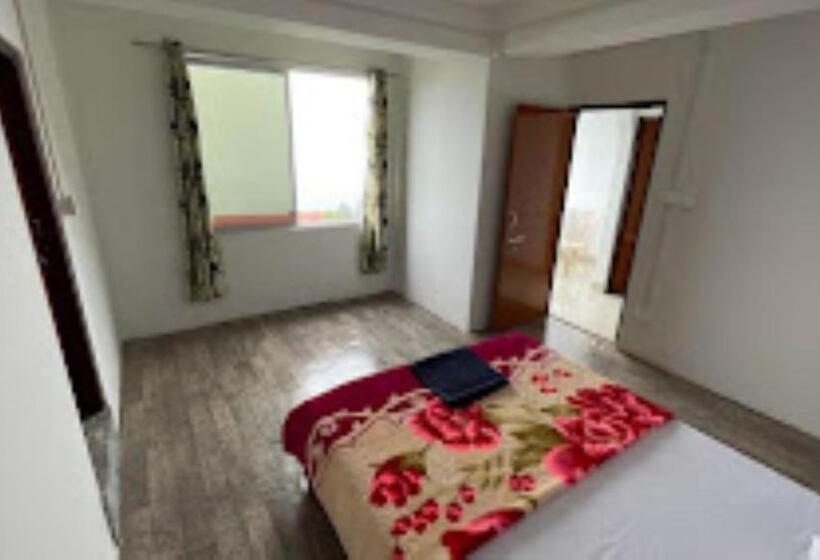 标准间, The Golden Nest Home Stay , Rongli