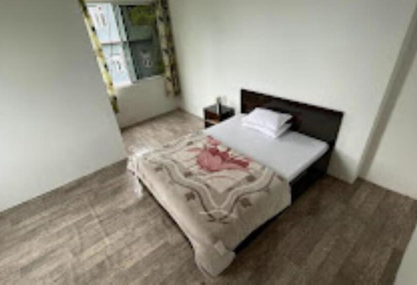 标准间, The Golden Nest Home Stay , Rongli
