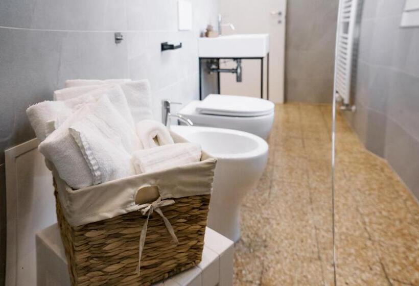 اتاق استاندارد سه نفره, Lamì Room & Apartment