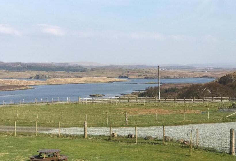 Номер Стандарт Вид на Море, Hazeldean