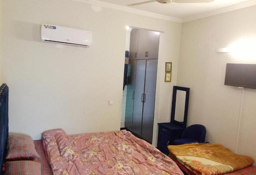 اتاق خانوادگی, J A Guest House