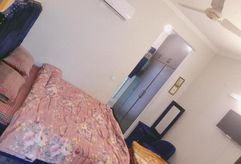اتاق خانوادگی, J A Guest House