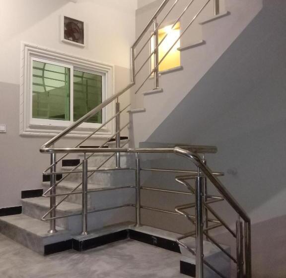 اتاق خانوادگی, J A Guest House