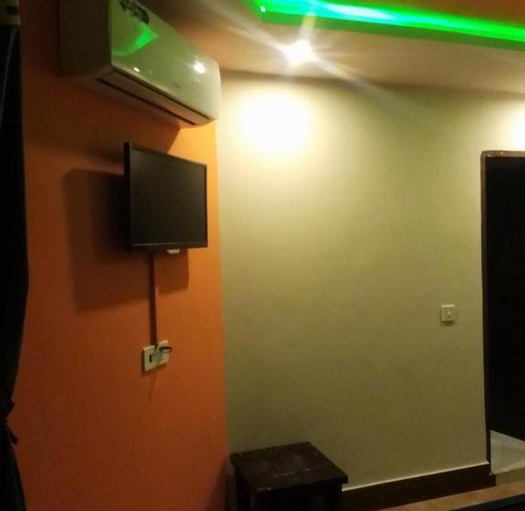 اتاق خانوادگی, J A Guest House