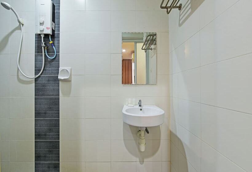 Номер Стандарт Трехместный, V Hotel Sri Gombak