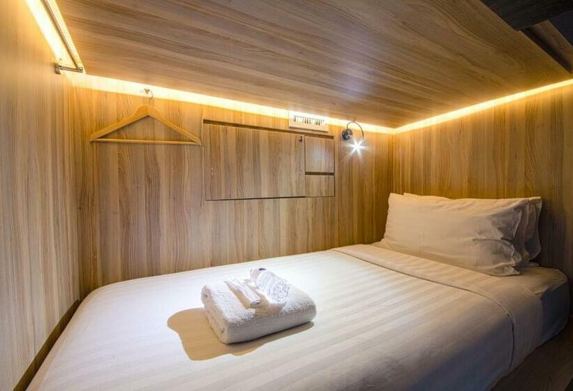 Capsule, Cube Boutique Capsule Hotel At Chinatown