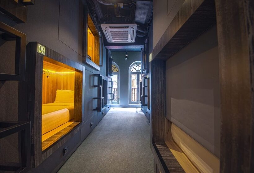 تختخواب در اتاق مشترک, Cube Boutique Capsule Hotel At Chinatown