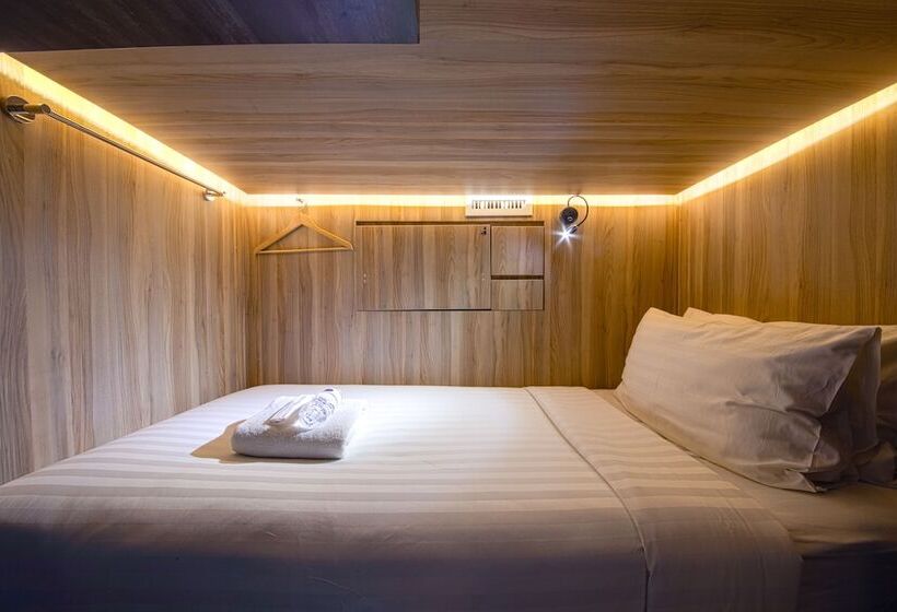 تختخواب در اتاق مشترک, Cube Boutique Capsule Hotel At Chinatown
