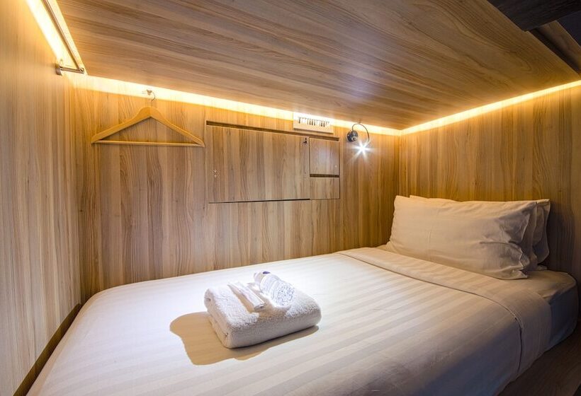 Capsule, Cube Boutique Capsule Hotel At Chinatown